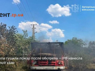 Спасатели тушили пожар после обстрела — РФ нанесла повторный удар