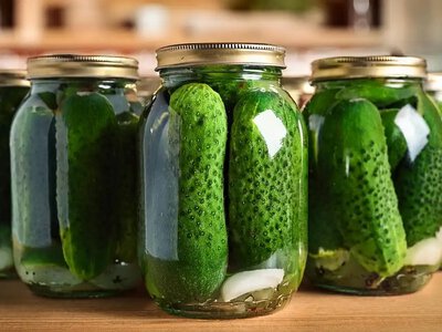 Огурцы размякли, а рассол помутнел? Какая соль на самом деле подходит для консервации