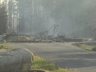 В Канаде из-за лесного пожара эвакуируют город с населением 12 тысяч человек
