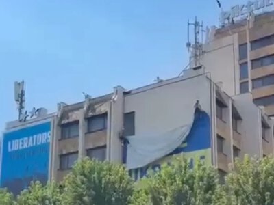 В Приштине сняли баннер с флагом Украины — требуют уважения к суверенитету Косово