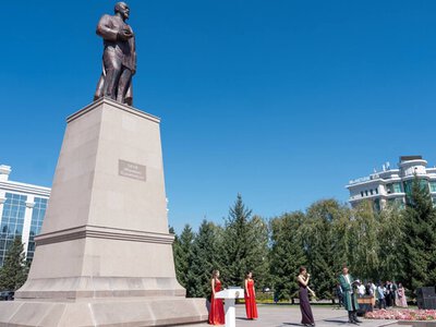 У памятника Абаю в Восточном Казахстане прозвучали его бессмертные строки