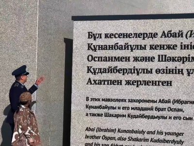  После вопроса дочери полицейский отправился с ней в Жидебай 