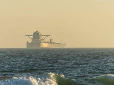 Российская нефть разлилась у берегов Омана: пятно охватило сотни квадратных километров