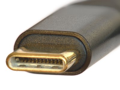 USB-C у смартфоні вміє набагато більше, ніж заряджати: 6 можливостей одного роз’єму