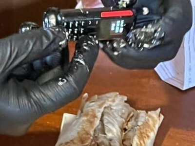  Деньги в кармане и телефон в донере пытались пронести в колонию в Актюбинской области 