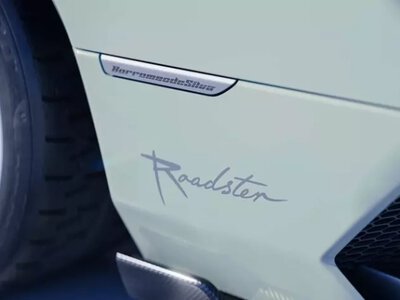 Eccentrica V12 Roadster: ретрофутуристический суперкар с механической душой