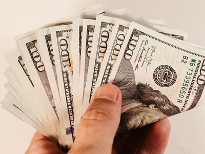 НБУ установил новый официальный курс доллара и евро на 12 августа