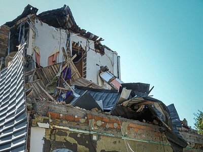 В Николаеве ликвидируют последствия вражеской атаки (фото)