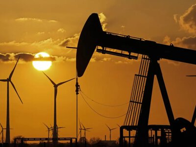 Нефть несколько снижается на фоне переговоров Омана и Ирана по вопросу Ормузского пролива — Reuters