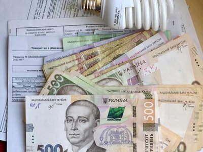 Новый удар по карманам украинцев хотят остановить: что будет с тарифами на коммуналку и ценами на горючее