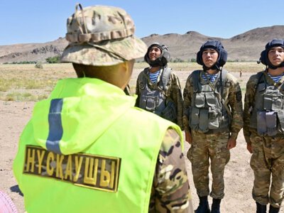  Минобороны показало, как срочников учат управлять БТР и «Арланами» 