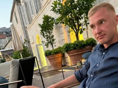 Виктор Коваленко поделился редким личным фото и показал, как проводит время без клуба