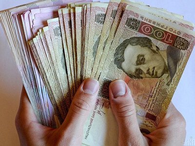 Курс доллара в Украине снизился: НБУ обновил стоимость валюты на 13 августа