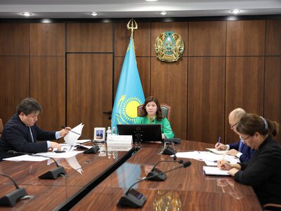 Жұлдыз Сүлейменова провела совещание по подготовке школ к новому учебному году