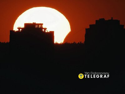 Украинцы наблюдали редкое солнечное затмение: соцсети заполняют яркие кадры