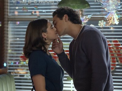 7 сериалов, которые заставили забыть о книгах: экранизации, которые стали хитами