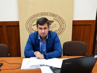  ВАКС продлил обязанности обвиняемому одесскому судье и пособнице-адвокатке 