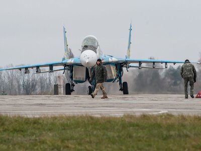 Следователи ГБР обнаружили черный ящик истребителя, разбившегося в Одесской области