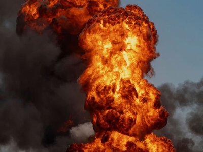В Геленджике прогремели взрывы: был зафиксирован сильный пожар