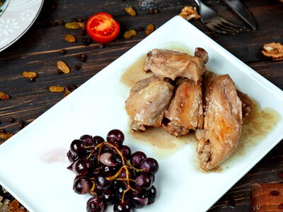 Кролик, тушеный с черносливом: рецепт нежного мяса