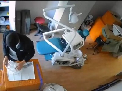  Вор в чулке вынес сейф из стоматологической клиники в Астане 