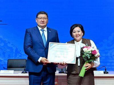 На августовской конференции наградили лучшие школы региона