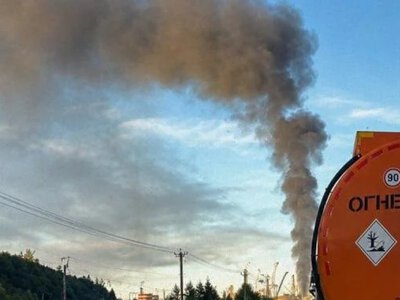 В крупнейшем балтийском порту России вспыхнул пожар из-за атаки дронов