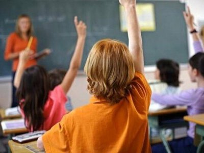 Киев убирает бумажную бюрократию в школах: что изменилось для родителей