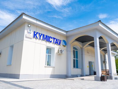 Так теперь выглядят железнодорожные вокзалы в городе Серебрянске и в поселке Зубовск района Алтай.