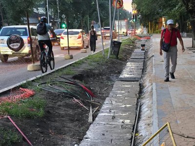  Алматинцы начали новый сбор подписей против бетонных плит на арыках 