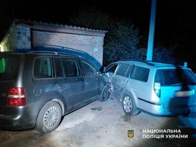 Выпил и сел за руль: на Обуховщине водитель врезался в припаркованный автомобиль