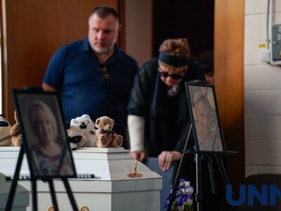 В Киеве попрощались с семьёй, погибшей из-за удара рф по Пуховке