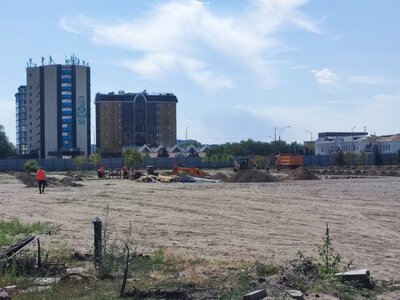  1 миллиард и высокий забор: Почему затянулась реконструкция главной площади Семея 