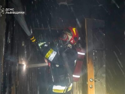 Во Львове внезапно раздался взрыв: пробило стену между квартирами, людей заблокировало