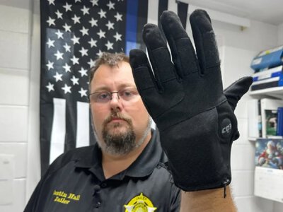В США планируют задерживать правонарушителей с помощью электрошоковых перчаток
