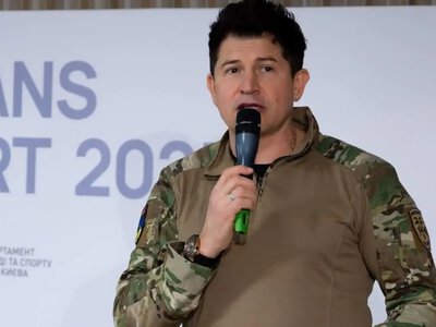 Со сцены на полигон: Андрей Джеджула показал, как проходит его военная подготовка