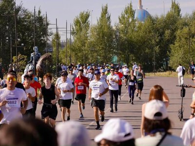  2,5 тысяч астанчан пробежали дистанцию 6,2 километра 