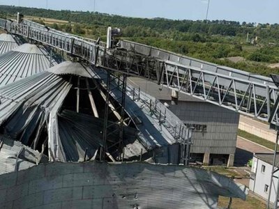 Россия разрушила ракетным ударом элеватор с зерном в Сумской области
