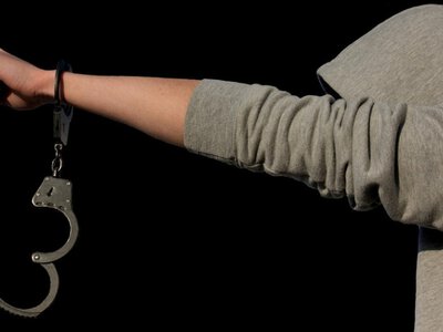  Двое вымогателей получили по три года ограничения свободы в Актобе 