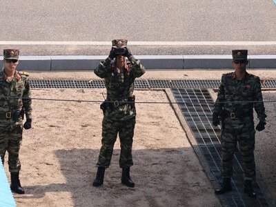 Солдати КНДР перетнули лінію розмежування з Південною Кореєю: військові відкрили попереджувальний вогонь