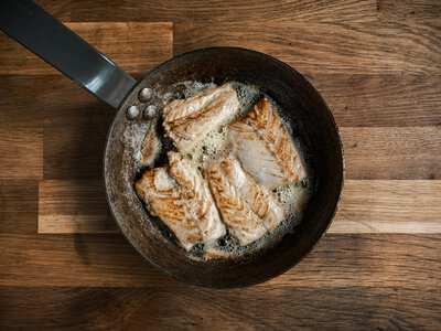 Рыба по-провансальски на сковородке: быстрый рецепт для ленивого вечера