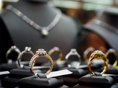 В Украине действует почти 7,9 тыс. ювелирных предприятий, 84 % из которых — ИП
