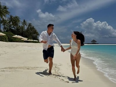 Жена Коноплянки поделилась редкими личными кадрами мужа на отдыхе