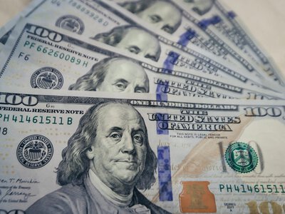  Тенге заметно укрепился к доллару на KASE 