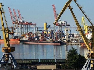 Россия ударила по портовой инфраструктуре Николаева: повреждено гражданское судно