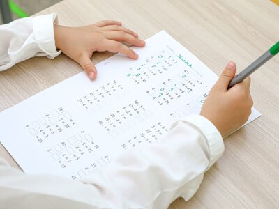  Учителя будут оценивать по-новому: СОР и СОЧ отменят в Казахстане 