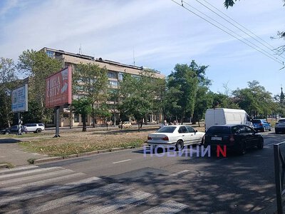 В центре Николаева «Мерседес» врезался в «БМВ»