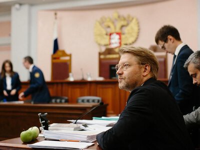 Верховный суд России окончательно исключил партию Яблоко из выборов, а полиция задержала десятки ее сторонников