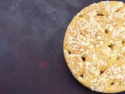 Три страви з горіхами до святкового столу: пиріг, запіканка й пісочне печиво