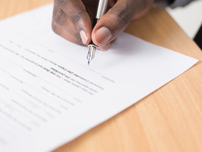 Людина постійно перебиває вас: що це може говорити про її ставлення